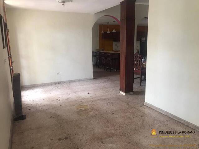 #195 - Casa para Venta en La Romana - La Romana