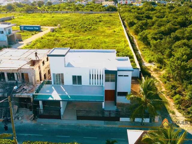 #203 - Casa para Venta en La Romana - La Romana